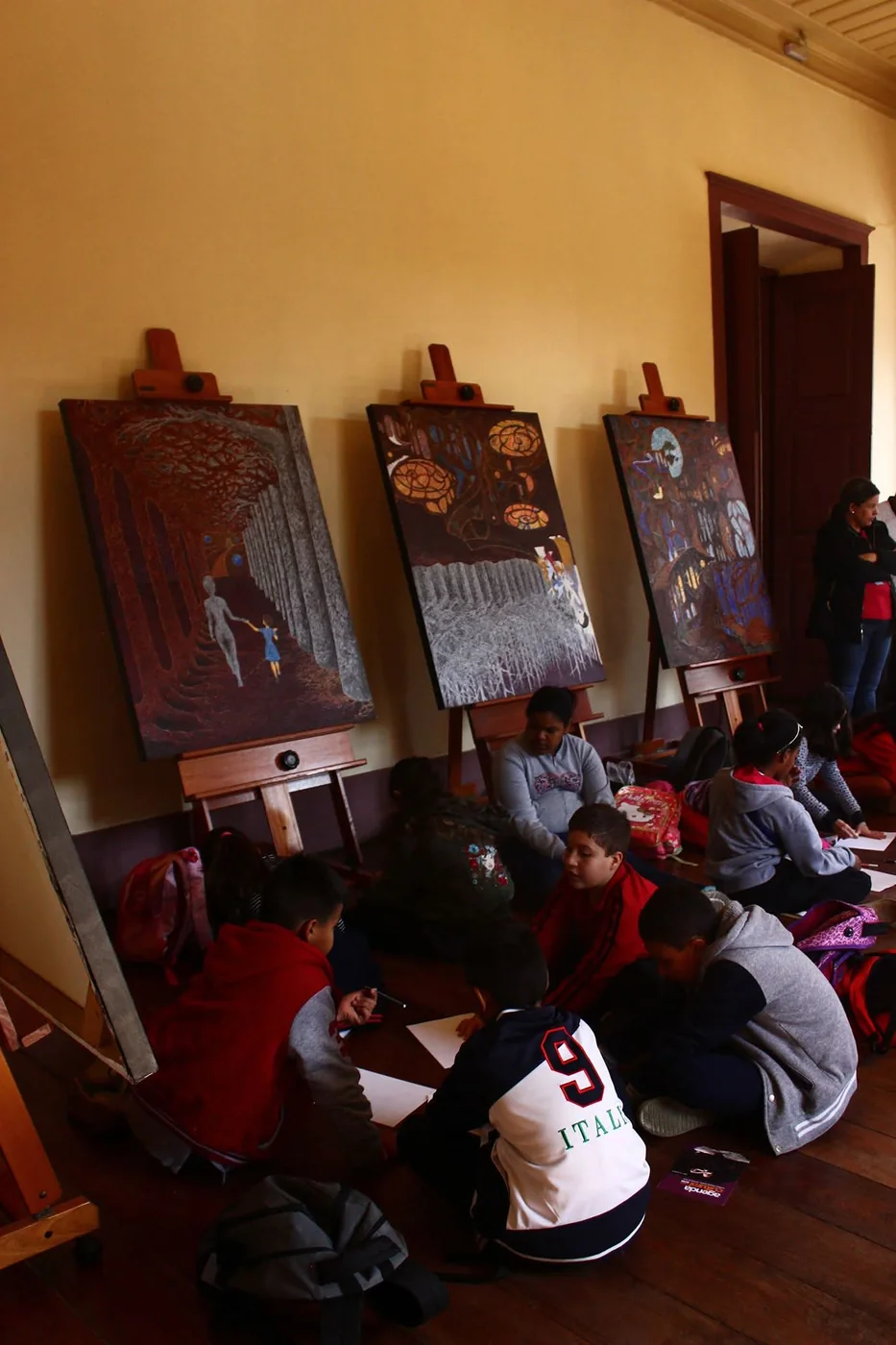 MAV · exposición y actividad con niños de la red municipal — fotografía de archivo 05.
